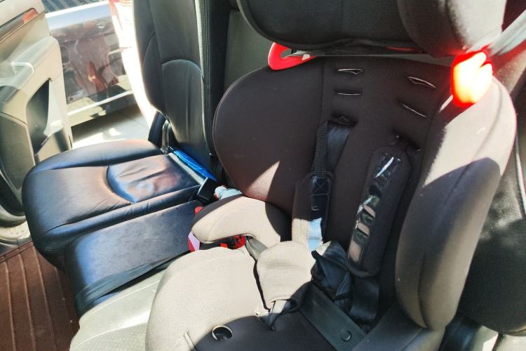 Used Kia Borrego 2013 3.8L Luxury Edition China V standard Left Rear Seat