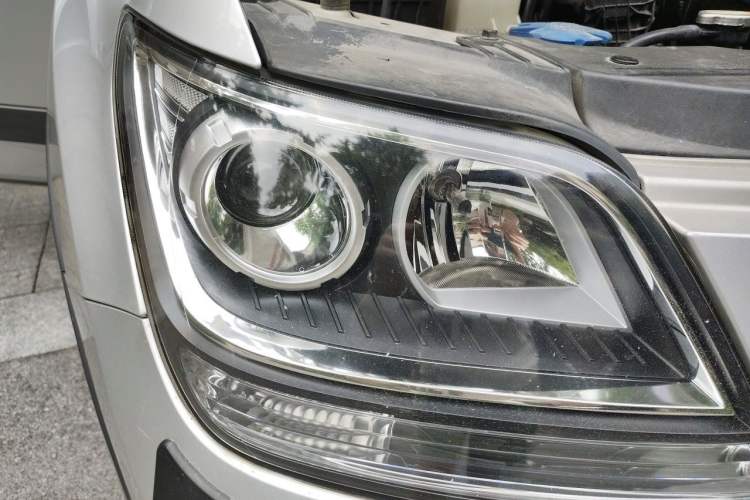 Used Kia Borrego 2013 3.8L Luxury Edition China V standard Right Front Headlight