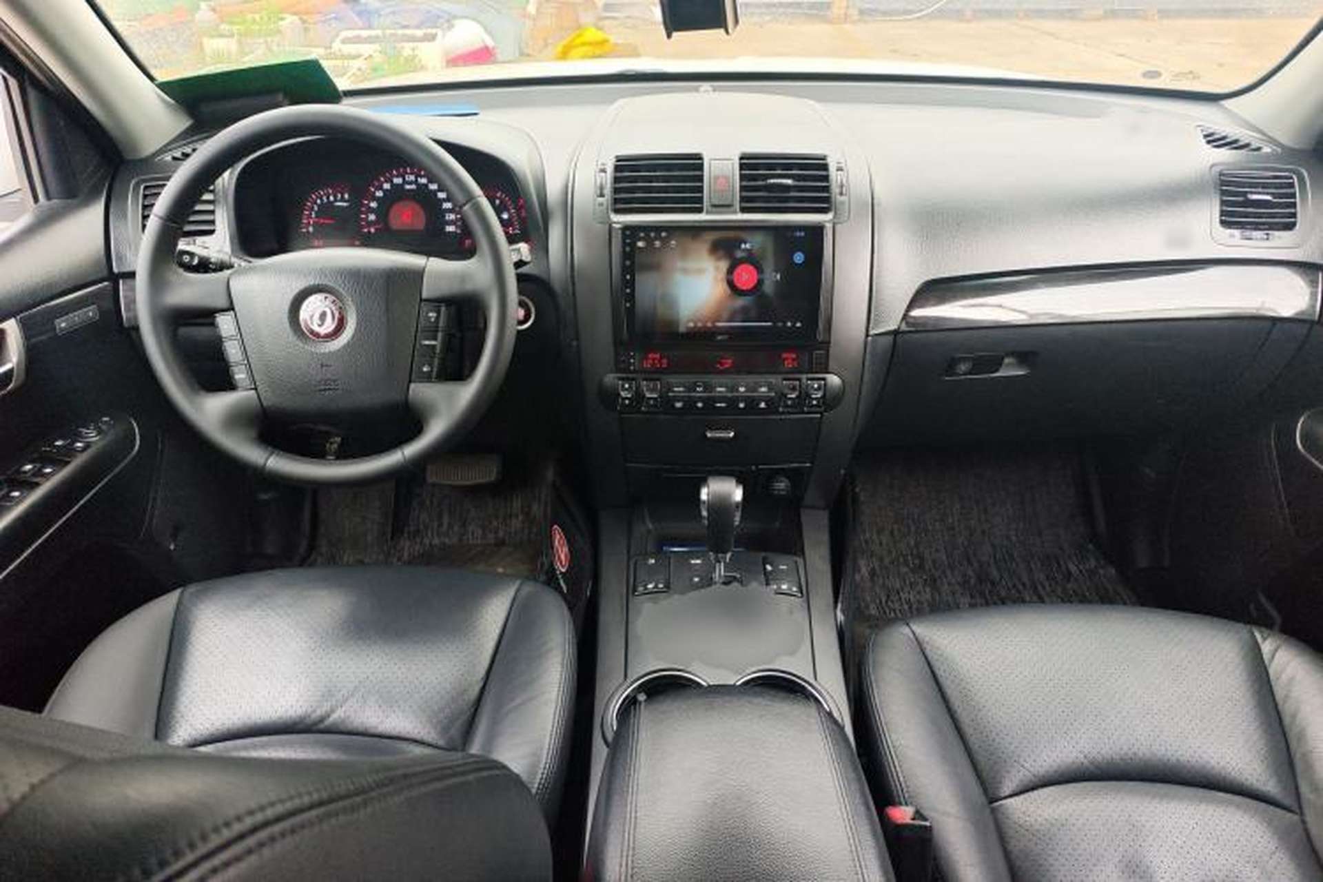 Used Kia Borrego 2013 3.8L Luxury Edition China V standard Center Console