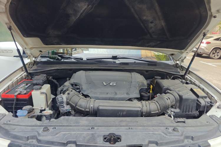 Used Kia Borrego 2013 3.8L Luxury Edition China V standard Engine Bay