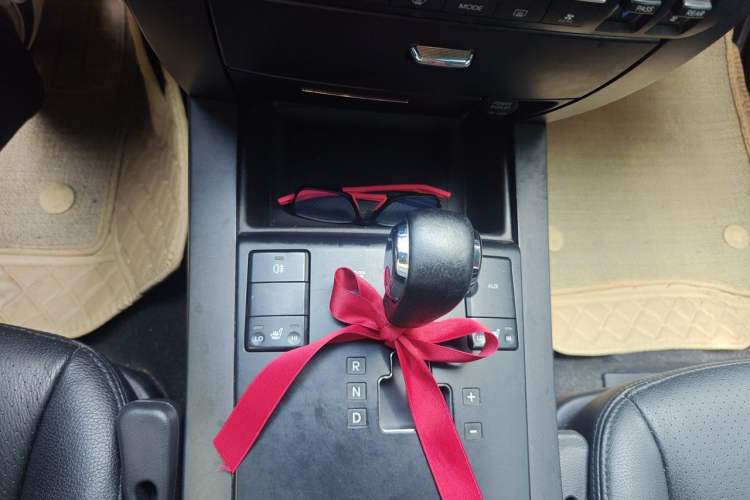 Used Kia Borrego 2013 3.8L Luxury Edition China V standard Gear Lever