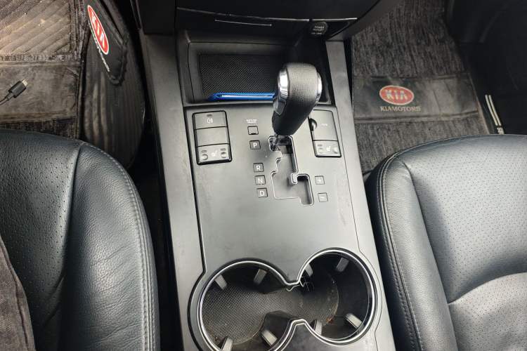 Used Kia Borrego 2013 3.8L Luxury Edition China V standard Gear Lever