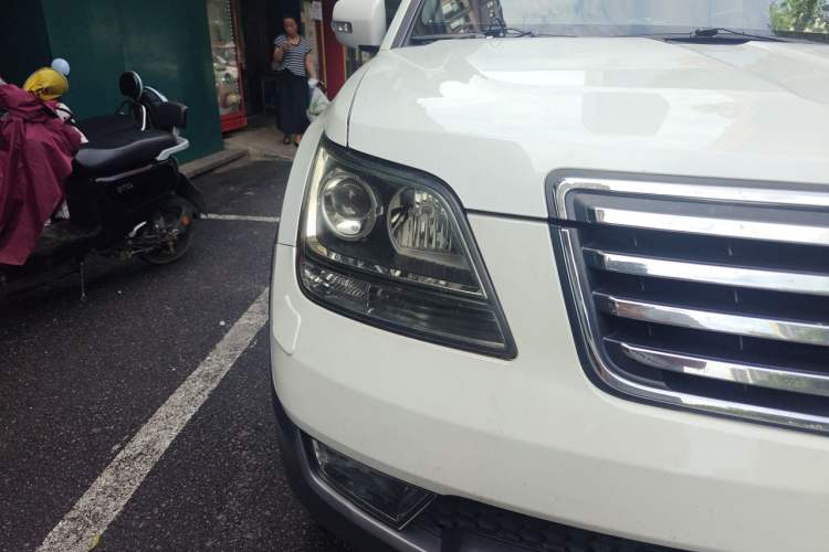 Used Kia Borrego 2013 3.8L Luxury Edition China V standard Right Front Headlight