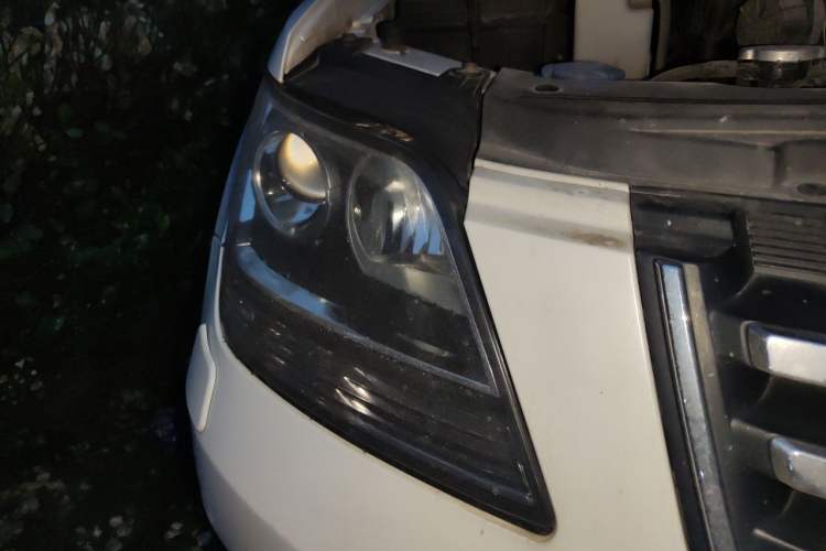Used Kia Borrego 2013 3.8L Luxury Edition China V standard Right Front Headlight
