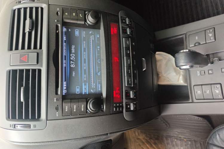 Used Kia Borrego 2015 3.8L Luxury Edition China IV Audio And AC Panel