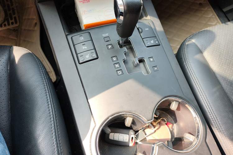 Used Kia Borrego 2015 3.8L Luxury Edition China IV Gear Lever