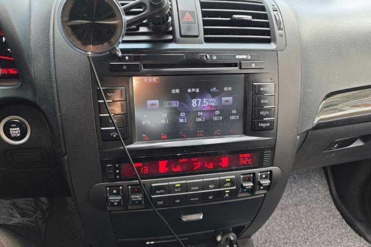 Used Kia Borrego 2015 3.8L Luxury Edition China V-standard Audio And AC Panel