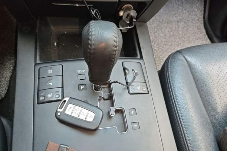 Used Kia Borrego 2015 3.8L Luxury Edition China V-standard Gear Lever