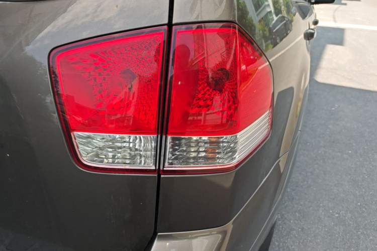 Used Kia Borrego 2015 3.8L Luxury Edition China V-standard Right Rear Taillight