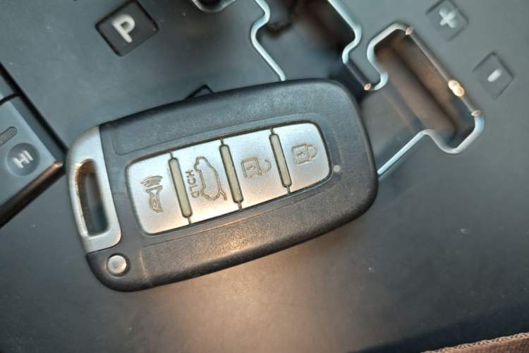 Used Kia Borrego 2015 3.8L Luxury Edition China V-standard Vehicle Key