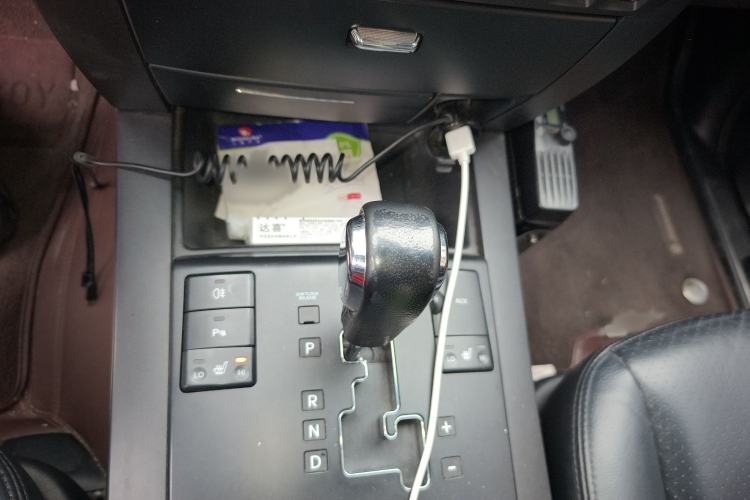 Used Kia Borrego 2015 3.8L Luxury Edition China V-standard Gear Lever