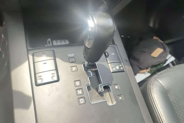Used Kia Borrego 2015 3.8L Luxury Edition China IV Gear Lever