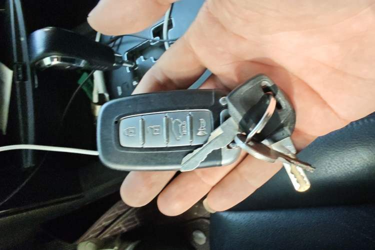 Used Kia Borrego 2015 3.8L Luxury Edition China V-standard Vehicle Key