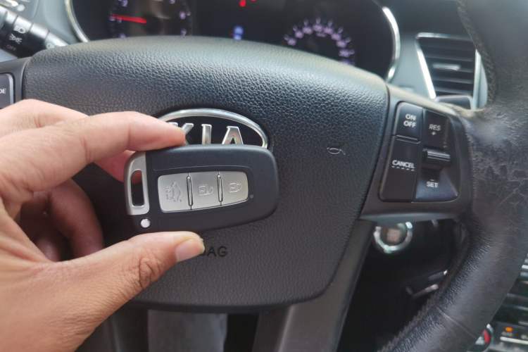 Used Kia Cadenza 2011 2.4L Elite Edition Vehicle Key