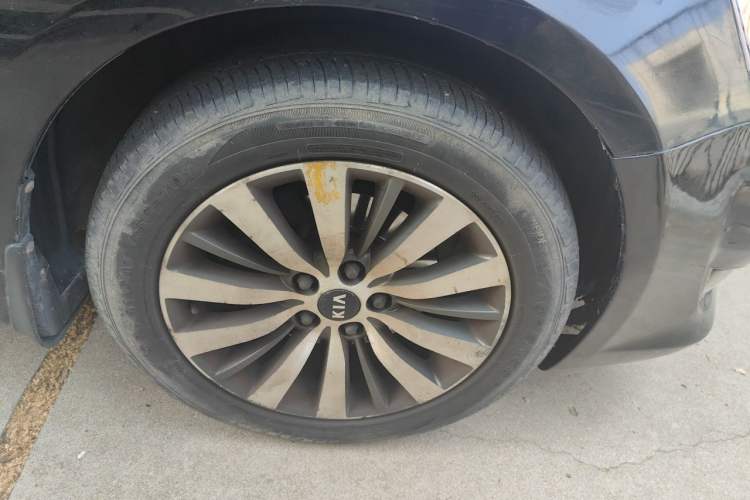 Used Kia Cadenza 2012 2.4L Business Edition Right Front Wheel Hub