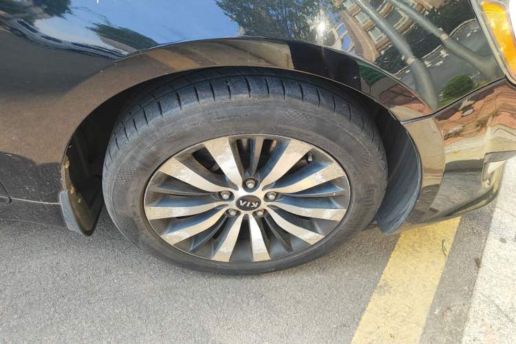 Used Kia Cadenza 2012 2.4L Luxury Version Right Front Wheel Hub