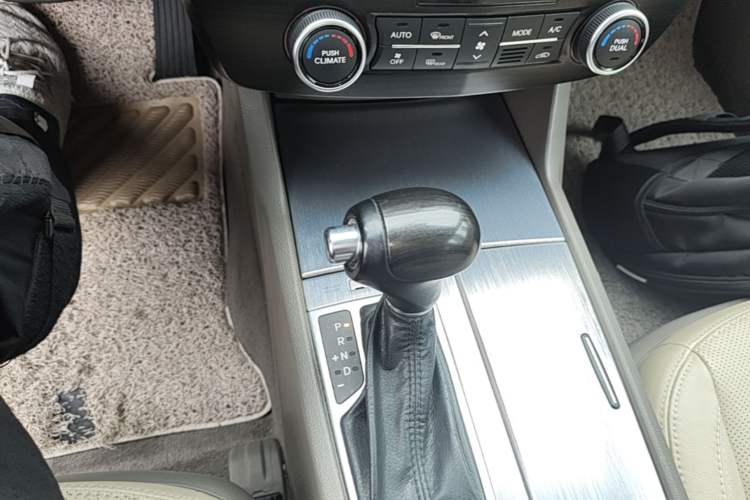 Used Kia Cadenza 2012 2.4L Luxury Version Gear Lever