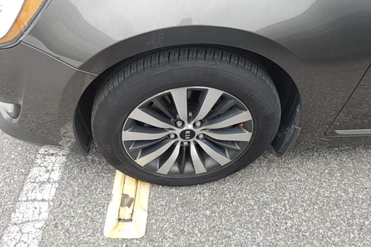 Used Kia Cadenza 2012 2.4L Luxury Version Left Front Wheel Hub