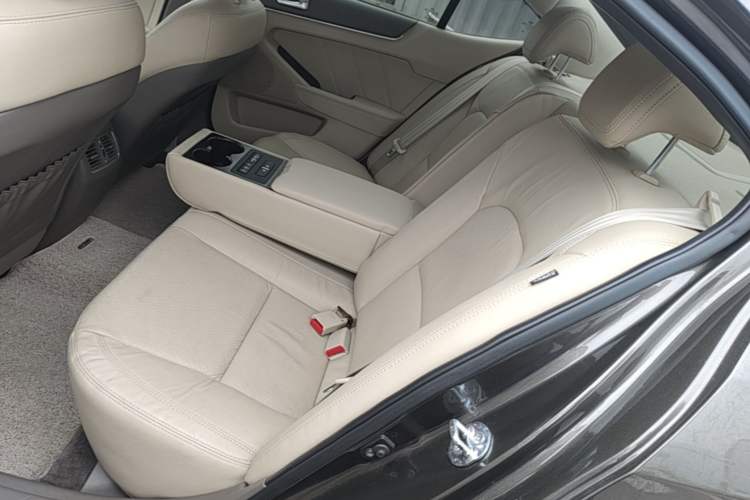 Used Kia Cadenza 2012 2.4L Luxury Version Left Rear Seat