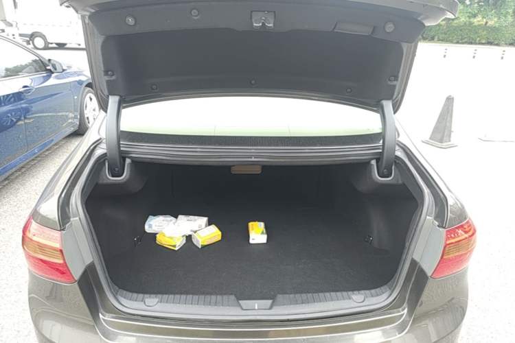Used Kia Cadenza 2012 2.4L Luxury Version Trunk