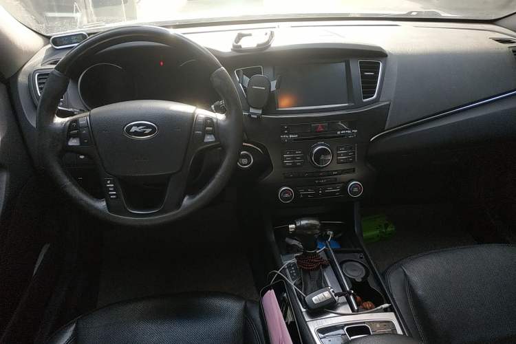 Used Kia Cadenza 2012 2.4L Luxury Version Center Console