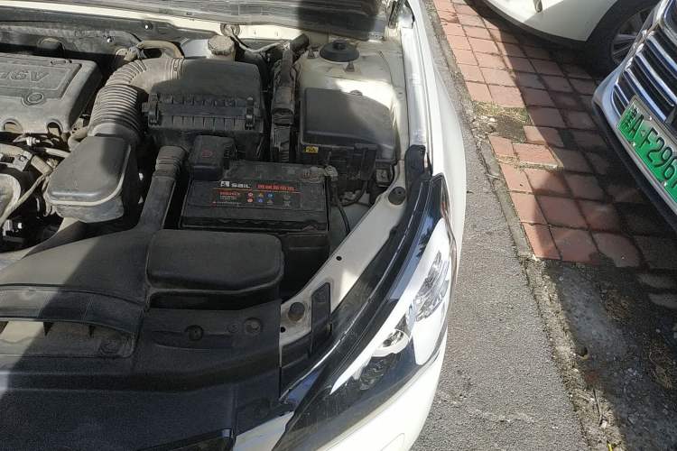Used Kia Cadenza 2012 2.4L Luxury Version Engine Bay Left