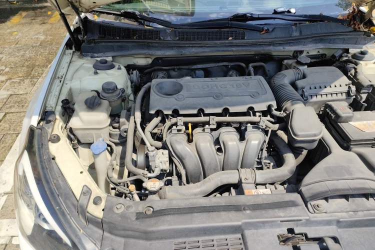 Used Kia Cadenza 2012 2.4L Luxury Version Engine Bay Right