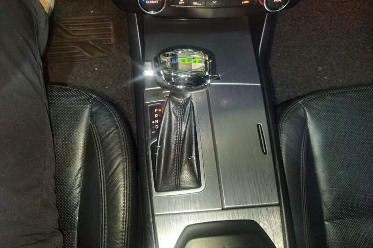 Used Kia Cadenza 2012 2.4L Elite Edition Gear Lever