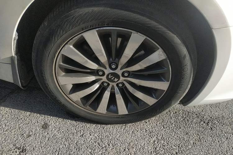 Used Kia Cadenza 2012 2.4L Luxury Version Right Front Wheel Hub