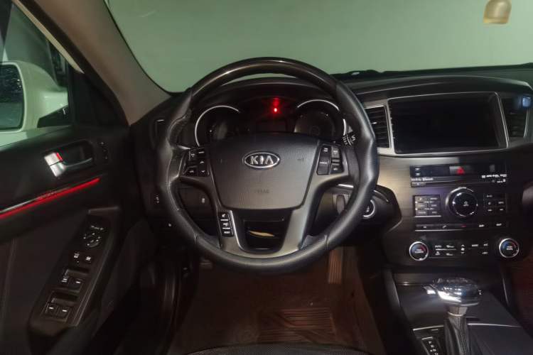 Used Kia Cadenza 2012 2.4L Elite Edition Steering Wheel