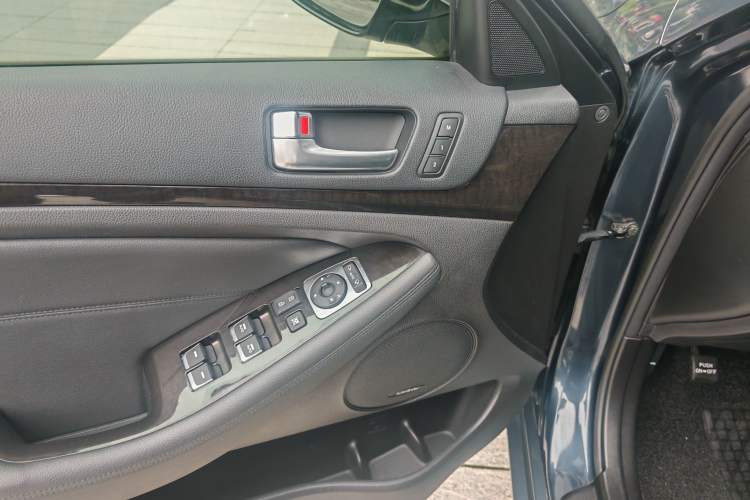 Used Kia Cadenza 2013 2.4L Elite Model China IV Standard Interior 6