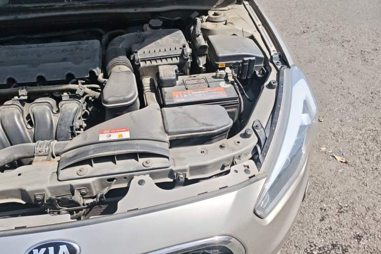 Used Kia Cadenza 2013 2.4L Deluxe Model China IV Engine Bay Left