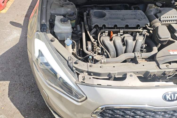 Used Kia Cadenza 2013 2.4L Deluxe Model China IV Engine Bay Right