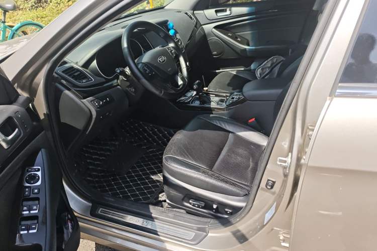 Used Kia Cadenza 2013 2.4L Deluxe Model China IV Left Front Seat