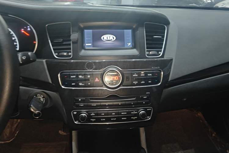 Used Kia Cadenza 2013 2.4L Business Sunroof Version China IV Standard Audio And AC Panel