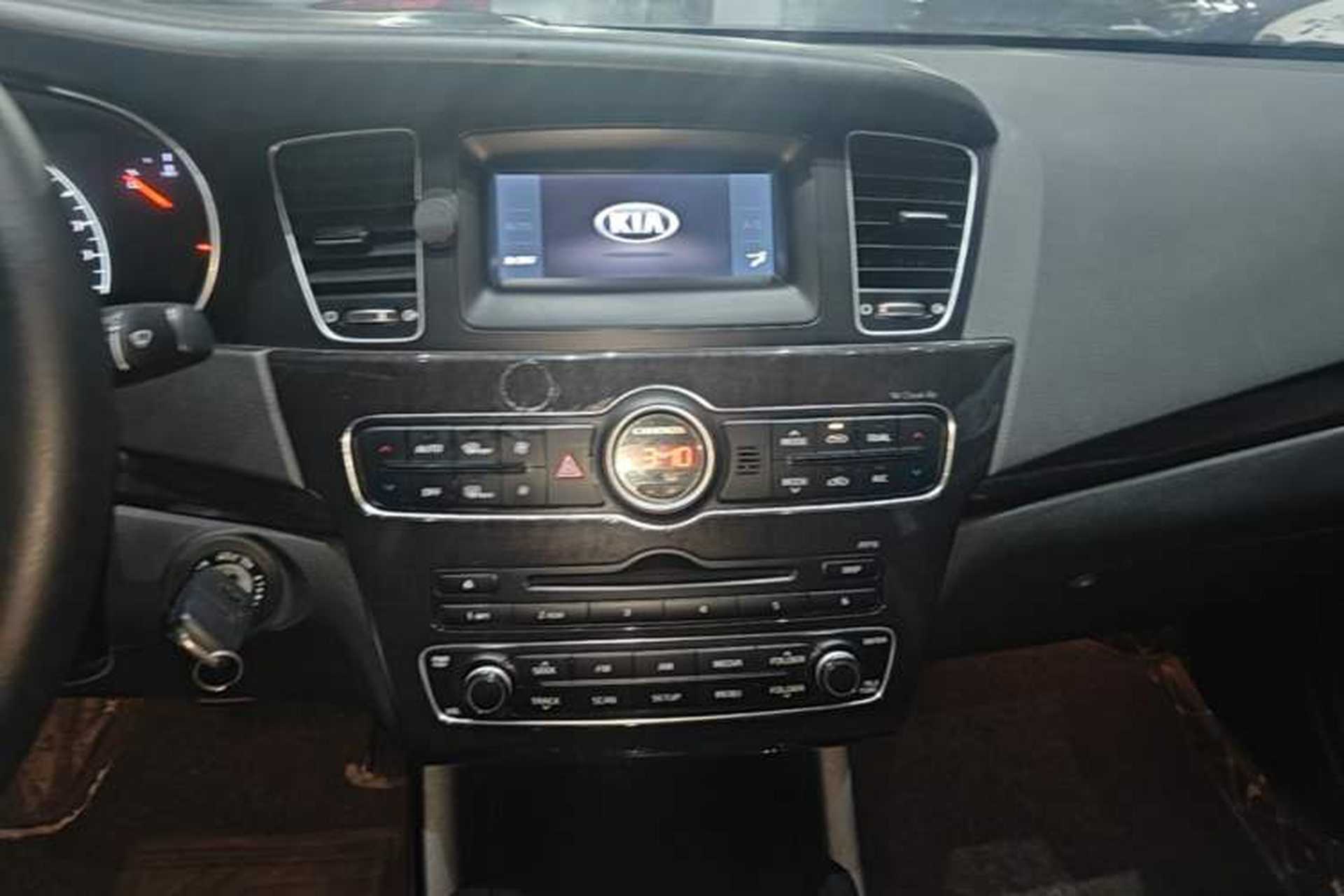 Used Kia Cadenza 2013 2.4L Business Sunroof Version China IV Standard Audio And AC Panel