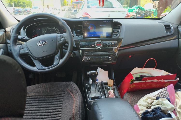 Used Kia Cadenza 2013 2.4L Elite Model China IV Standard Center Console