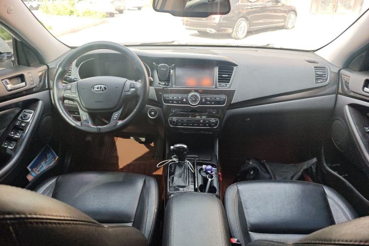 Used Kia Cadenza 2013 2.4L Elite Model China IV Standard Center Console