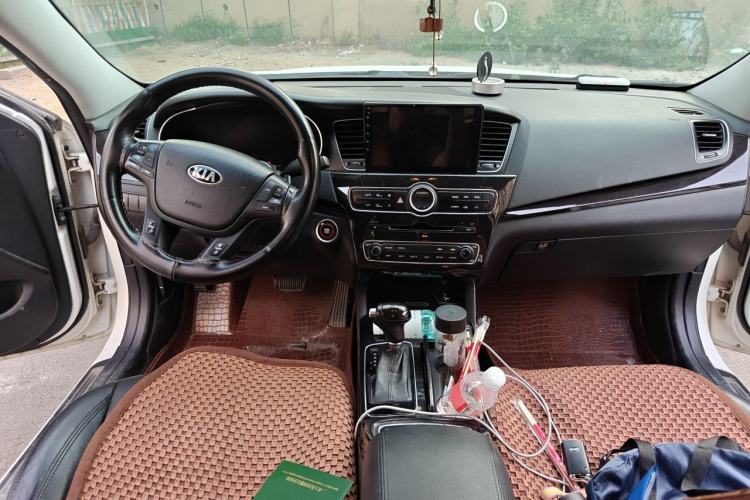 Used Kia Cadenza 2013 2.4L Elite Model China IV Standard Center Console