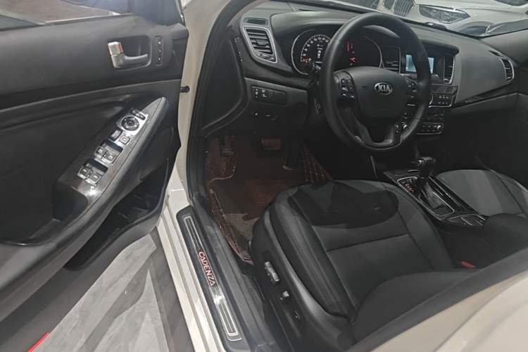 Used Kia Cadenza 2013 2.4L Business Sunroof Version China IV Standard Driver Seat