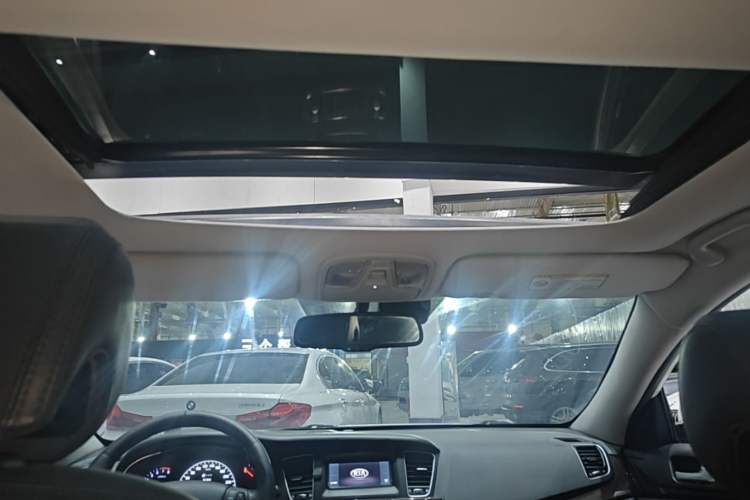 Used Kia Cadenza 2013 2.4L Business Sunroof Version China IV Standard Headliner