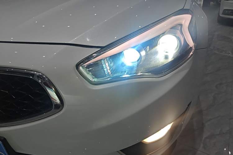 Used Kia Cadenza 2013 2.4L Business Sunroof Version China IV Standard Left Front Headlight