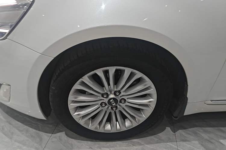 Used Kia Cadenza 2013 2.4L Business Sunroof Version China IV Standard Left Front Wheel Hub