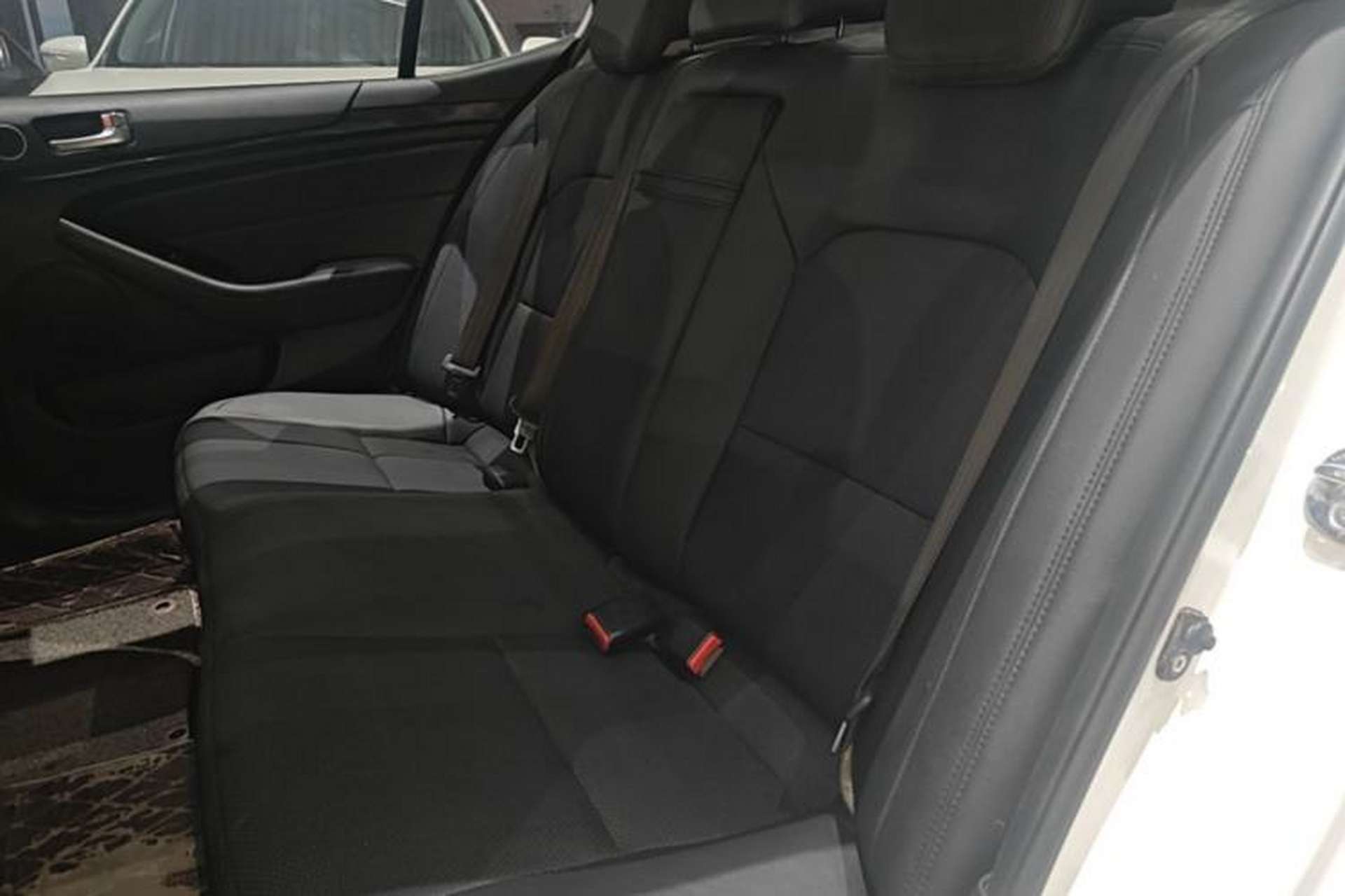 Used Kia Cadenza 2013 2.4L Business Sunroof Version China IV Standard Left Rear Seat