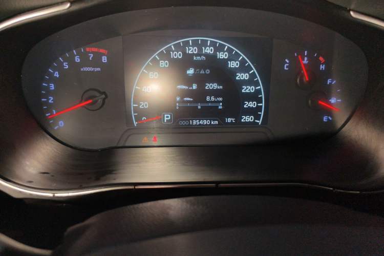 Used Kia Cadenza 2013 2.4L Business Sunroof Version China IV Standard Odometer Close Up