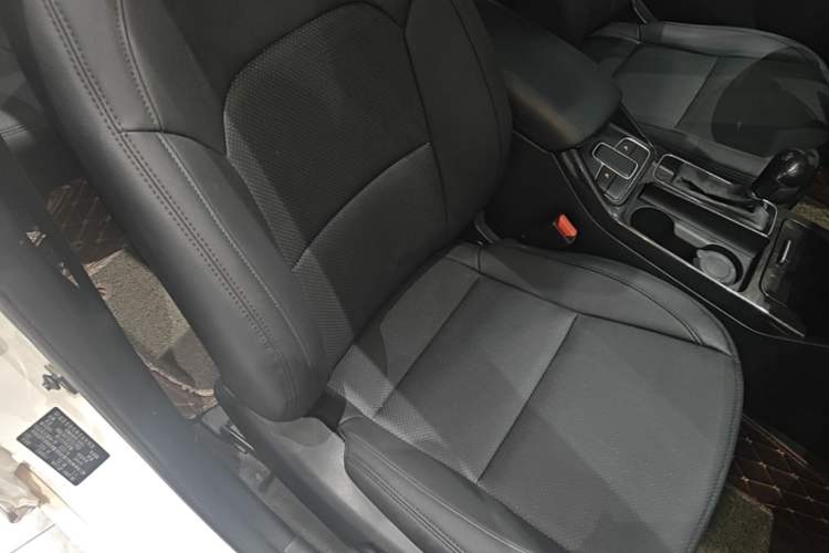 Used Kia Cadenza 2013 2.4L Business Sunroof Version China IV Standard Right Front Seat