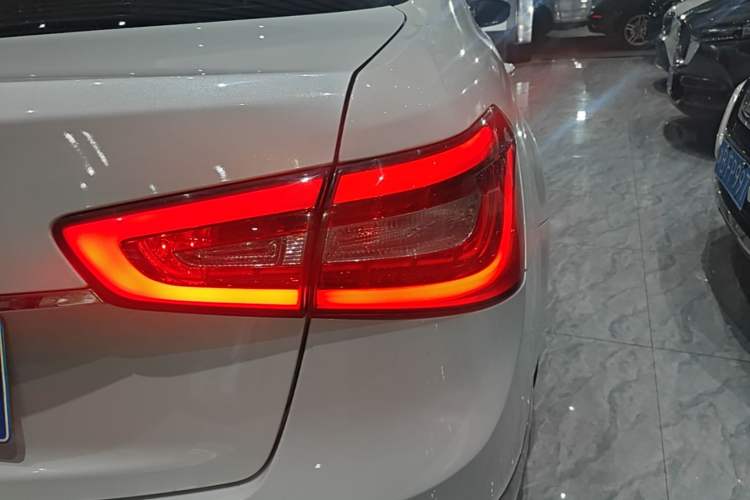 Used Kia Cadenza 2013 2.4L Business Sunroof Version China IV Standard Right Rear Taillight