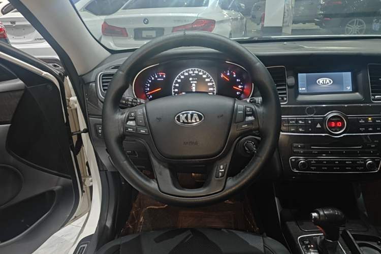 Used Kia Cadenza 2013 2.4L Business Sunroof Version China IV Standard Steering Wheel