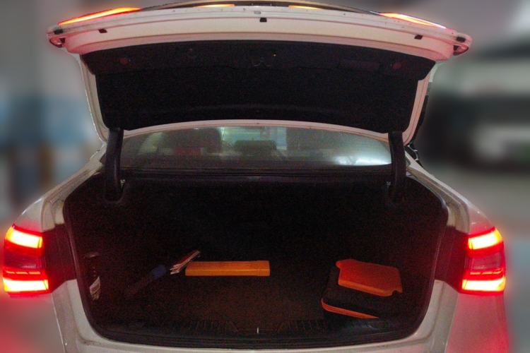 Used Kia Cadenza 2013 2.4L Business Sunroof Version China IV Standard Trunk