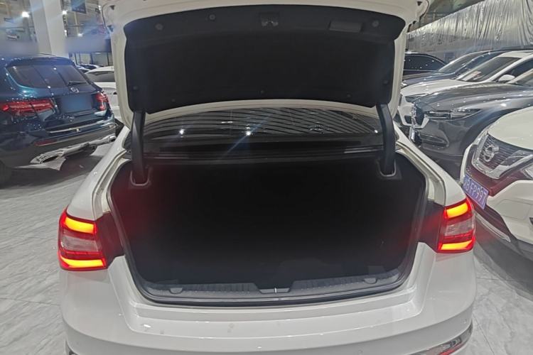 Used Kia Cadenza 2013 2.4L Business Sunroof Version China IV Standard Trunk